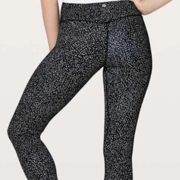 Lululemon Align Pant II 25"
Night View White Black Size 4 - Picture 1 of 9